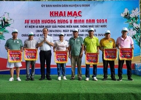 Sự kiện Hương rừng U Minh khai mạc đúng ngày nghỉ, Ban tổ chức kỳ vọng sẽ hút khách tham quan, du lịch. Ảnh: Nhật Hồ