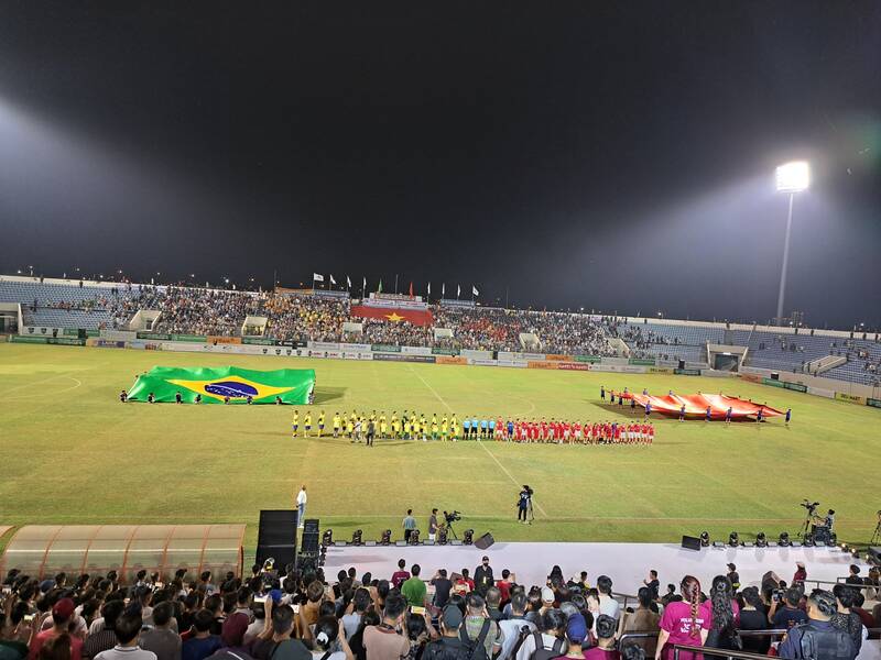 Những cầu thủ nổi tiếng và ngôi sao lừng lẫy của Brazil đến thành phố Đà Nẵng tham gia Lễ hội Bóng đá Brazil - Việt Nam 2024. Ảnh: Nguyễn Linh