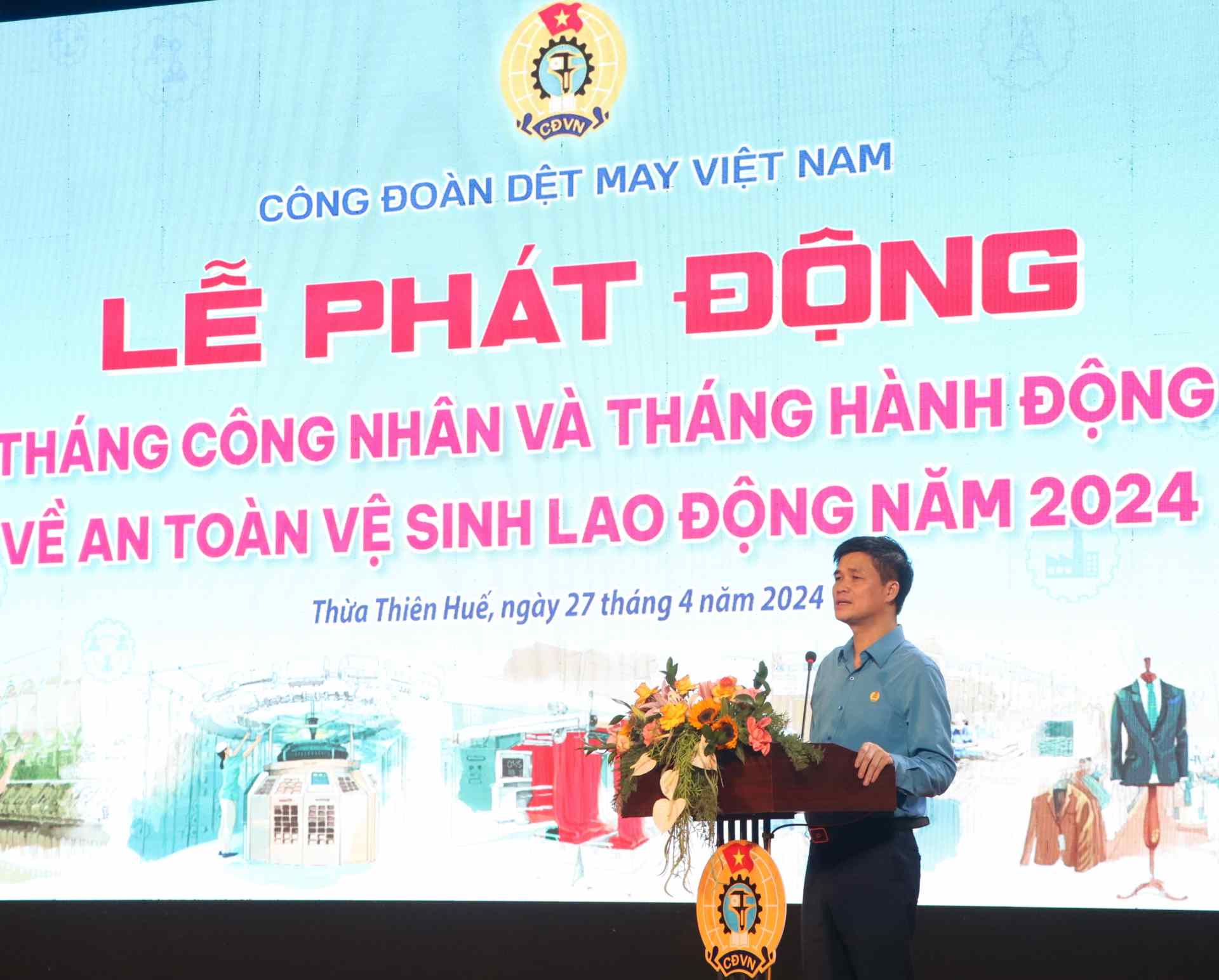 Phó Chủ tịch Tổng LĐLĐ Việt Nam Ngọ Duy Hiểu phát biểu chỉ đạo tại lễ phát động "Tháng Công nhân" và "Tháng hành động về an toàn vệ sinh lao động" (ATVSLĐ) năm 2024 do Công đoàn Dệt may Việt Nam tổ chức tại TP. Huế. Ảnh: Phúc Đạt.
