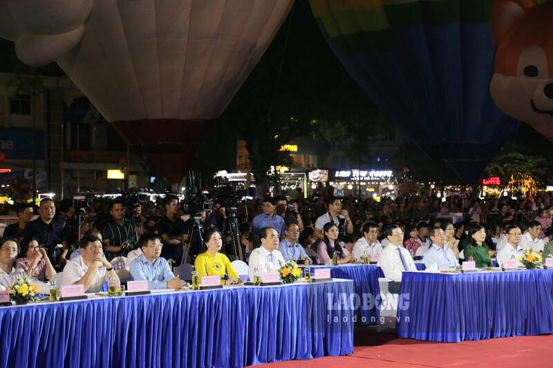 Các đại biểu dự lễ khai mạc năm du lịch Tuyên Quang 2024. Ảnh: Việt Bắc