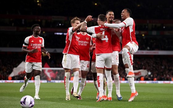 Lịch thi đấu bóng đá hôm nay 28.4: Arsenal, Man City ra quân