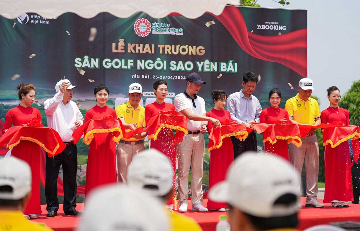 Các đại biểu cắt băng khánh thành sân golf Ngôi sao Yên Bai. Ảnh: Ban Tổ chức.