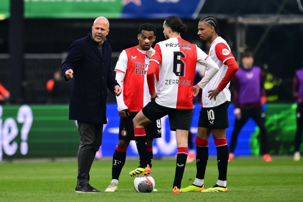 Arne Slot cũng rất thích làm việc với các cầu thủ trẻ. Ảnh: Feyenoord FC