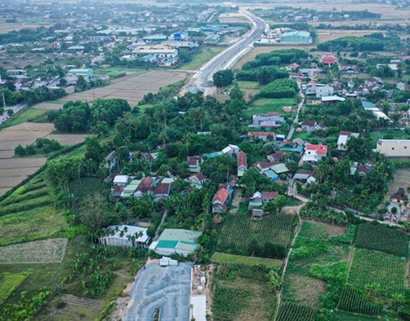 Dự án đường Thạch Bích - Tịnh Phong đang vướng mặt bằng. Ảnh: Viên Nguyễn