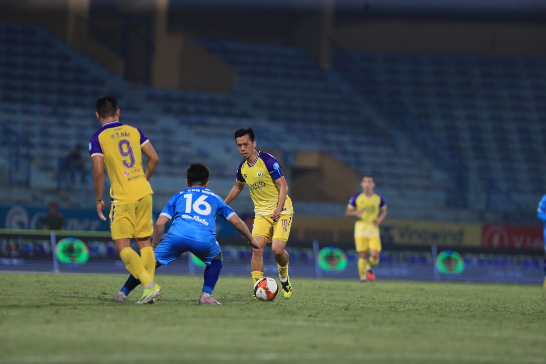 Mọi nỗ lực của đội khách giúp họ có bàn thắng gỡ tỉ số xuống 1-2 khi ở phút 76, Quang Vinh đánh đầu tung lưới Hà Nội FC.