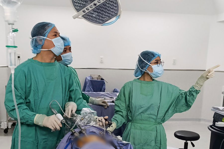 Bệnh nhân được phẫu thuật cắt bỏ khối u tuyến thượng thận. Ảnh: Bệnh viện cung cấp