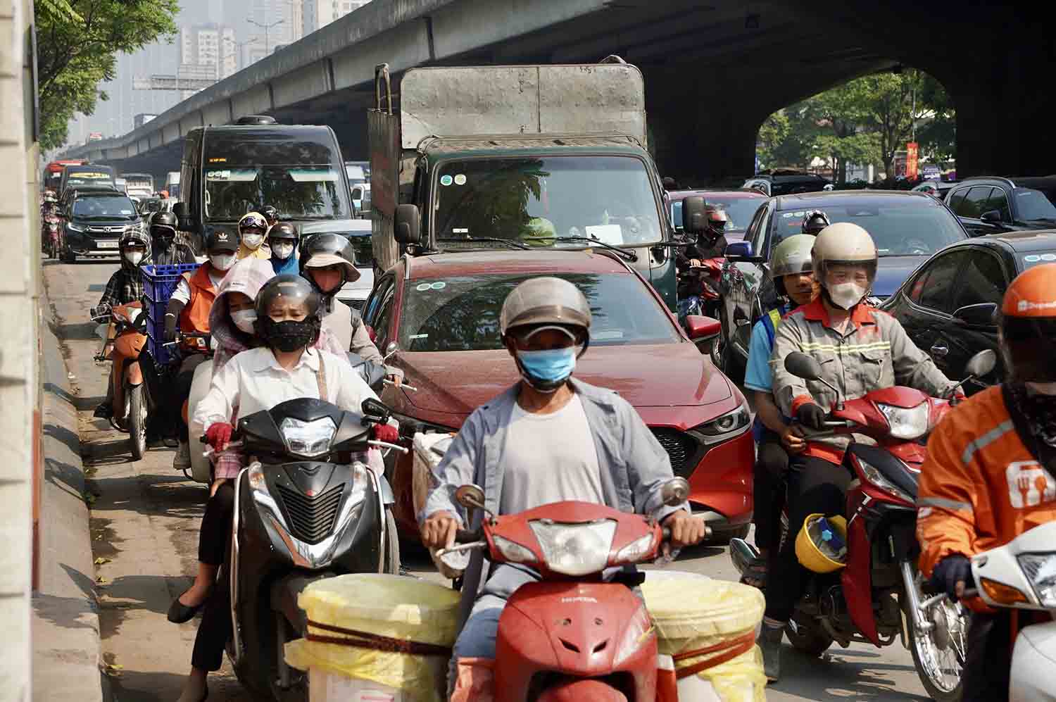 Đường Khuất Duy Tiến (Hà Nội) thường xuyên xảy ra ùn tắc, kẹt cứng phương tiện. Ảnh: Hữu Chánh
