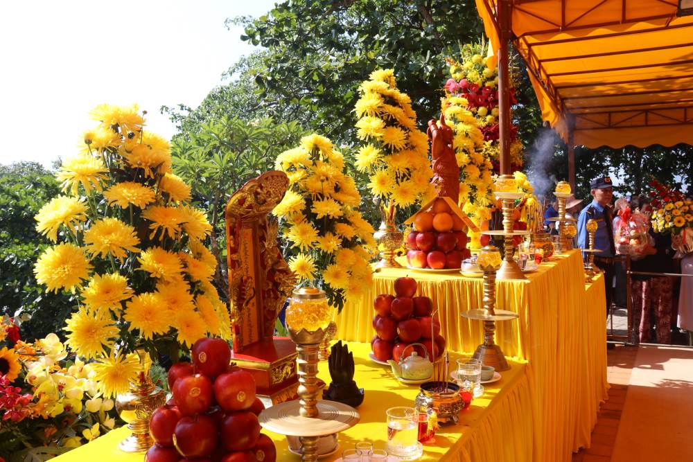 Lễ hội Tháp Bà Ponagar có 5 nghi lễ chính gồm: Lễ mục dục (tắm tượng), lễ tế gia quan (lễ thay y), lễ tế sanh, dâng cúng đồ tế, múa bóng. Với những nét độc đáo riêng, năm 2012 lễ hội Tháp Bà Ponagar được Bộ Văn hóa, Thể thao và Du lịch công nhân là di sản văn hóa phi vật thể quốc gia.