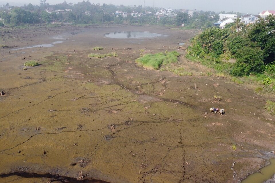 Tình trạng khô hạn đang khiến cho nhiều hộ dân ở Đắk Nông thiếu nước sinh hoạt và sản xuất. Ảnh: Phan Tuấn