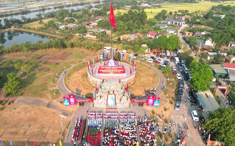 Lễ thượng cờ thống nhất non sông ở vĩ tuyến 17.