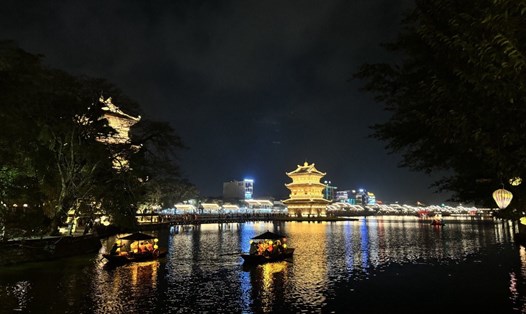 Có vô vàn góc sống ảo tuyệt đẹp tại phố cổ giữa Ninh Bình. Ảnh: Linh Boo