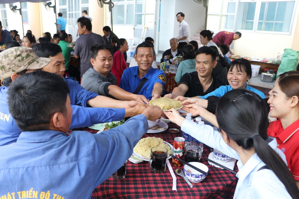 Những hình ảnh đẹp về sự đồng hành của công đoàn và công nhân thu hút sự quan tâm của đoàn viên. Ảnh: Phương Linh