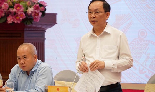 Ông Đào Minh Tú - Phó Thống đốc Ngân hàng Nhà nước trả lời tại họp báo. Ảnh: Phạm Đông