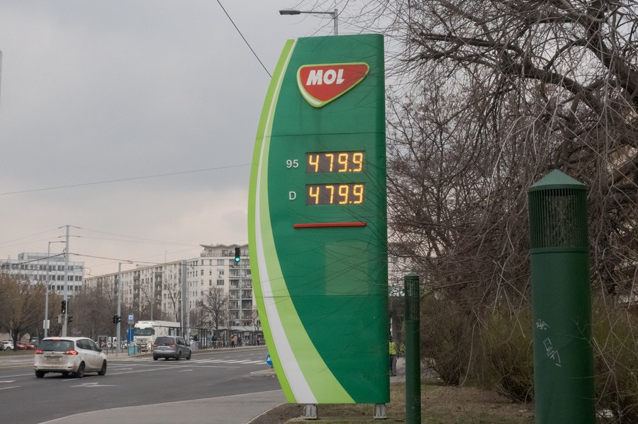 Một trạm nhiên liệu ở Budapest, Hungary. Ảnh: Xinhua