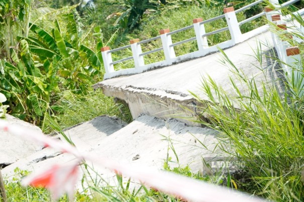 Cầu bị sạt lở, đứt gãy trên địa bàn xã An Minh Bắc. Ảnh: Nguyên Anh