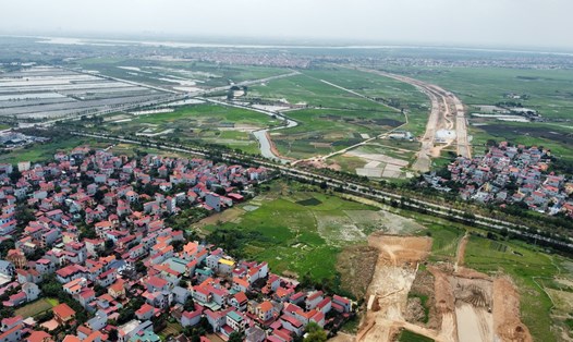 Đường vành đai 4 qua huyện Mê Linh đang được triển khai nhưng đất đấu giá tại đây chưa có đột biến. Ảnh: Cao Nguyên.