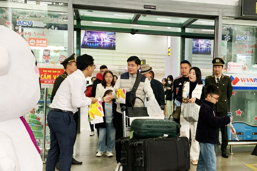 Khách du lịch quốc tế đến Đà Nẵng tăng. Ảnh: Thùy Trang