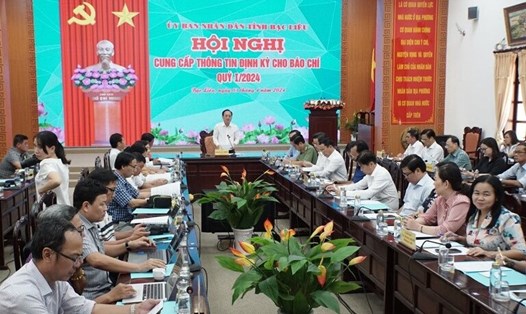Tại buổi họp báo, Phó Chủ tịch UBND huyện Hoà Bình, tỉnh Bạc Liêu cho biết, vẫn chưa có phương án giải quyết việc hộ dân đòi bồi thường 167 tỉ đồng từ sự cố điện gió. Ảnh: Nhật Hồ