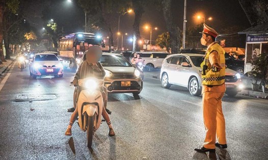 Cảnh sát giao thông làm nhiệm vụ tại Hà Nội. Ảnh minh họa: Xuyên Đông.