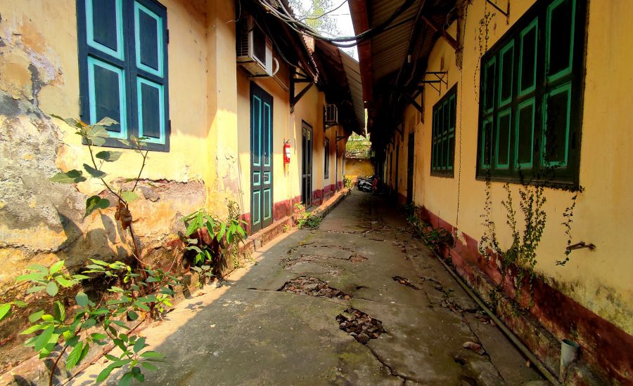 Khung cảnh hoang tàn ở Hãng phim truyện Việt Nam. Ảnh: Nguyễn Thành Bình