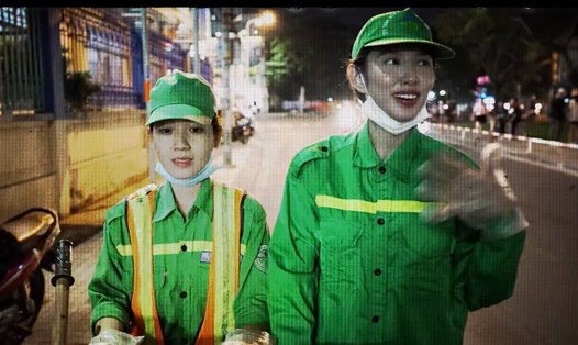 Thùy Tiên làm nhân viên dọn vệ sinh xuất hiện trong MV “Thiệt là dễ thương”. Ảnh: SenVang.