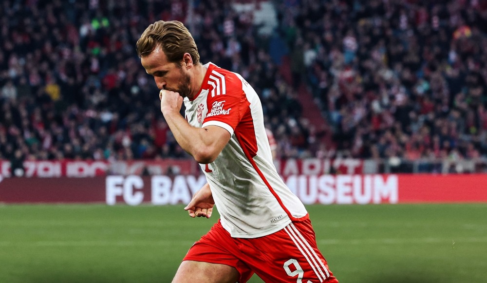 Màn ăn mừng hôn ngón tay đặc trưng của Harry Kane trong suốt 5 năm qua. Ảnh: Bayern Munich.