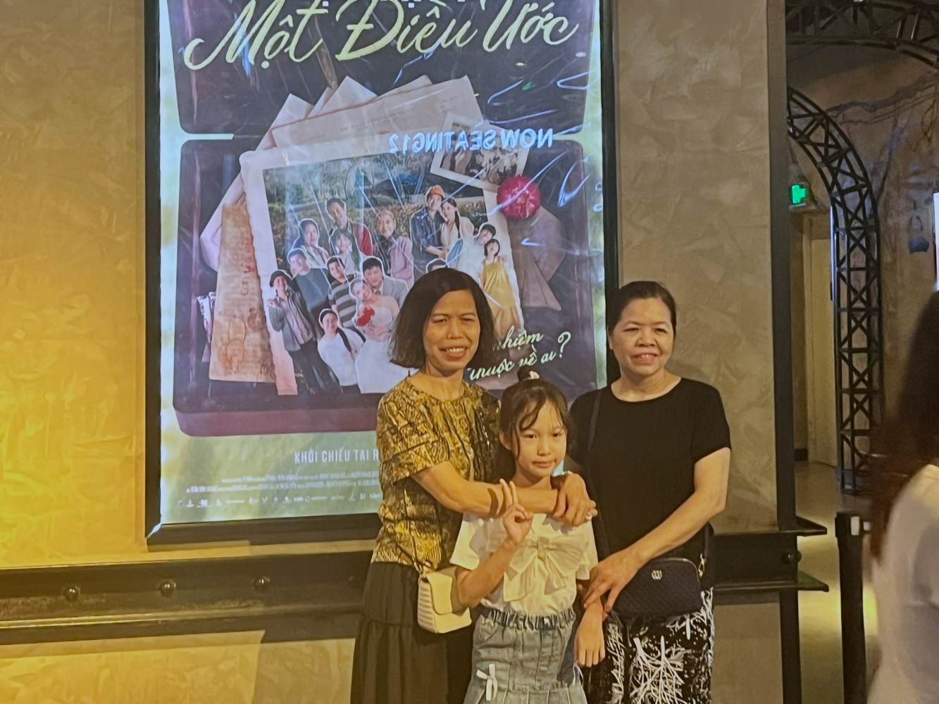Tại rạp BHD, nhiều gia đình chờ xem phim của Lý Hải. Ảnh: Thùy Trang