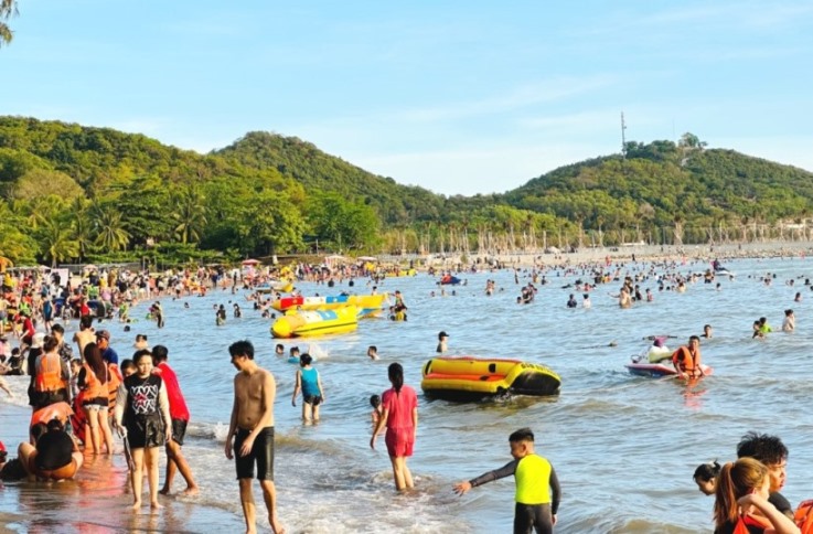 Khu du lịch Mũi Nai, TP Hà Tiên được nhiều du khách lựa chọn trong kỳ nghỉ lễ năm nay. Ảnh: Xuân Nhi