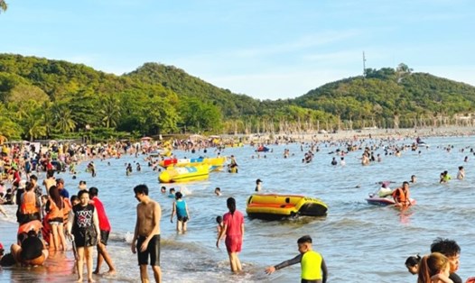 Khu du lịch Mũi Nai, TP Hà Tiên được nhiều du khách lựa chọn trong kỳ nghỉ lễ năm nay. Ảnh: Xuân Nhi