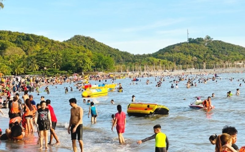 Khu du lịch Mũi Nai, TP Hà Tiên được nhiều du khách lựa chọn trong kỳ nghỉ lễ năm nay. Ảnh: Xuân Nhi