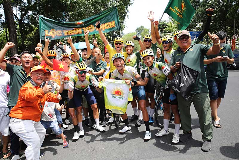 Giải đua xe đạp toàn quốc tranh Cúp Truyền hình TPHCM 2024 mang chủ đề “Non sông liền một dải”, xuất phát tại thành phố Điện Biên Phủ từ ngày 3.4 và đi qua các tỉnh, thành phố dọc chiều dài đất nước, với tổng lộ trình đường đua là trên 2.700km.