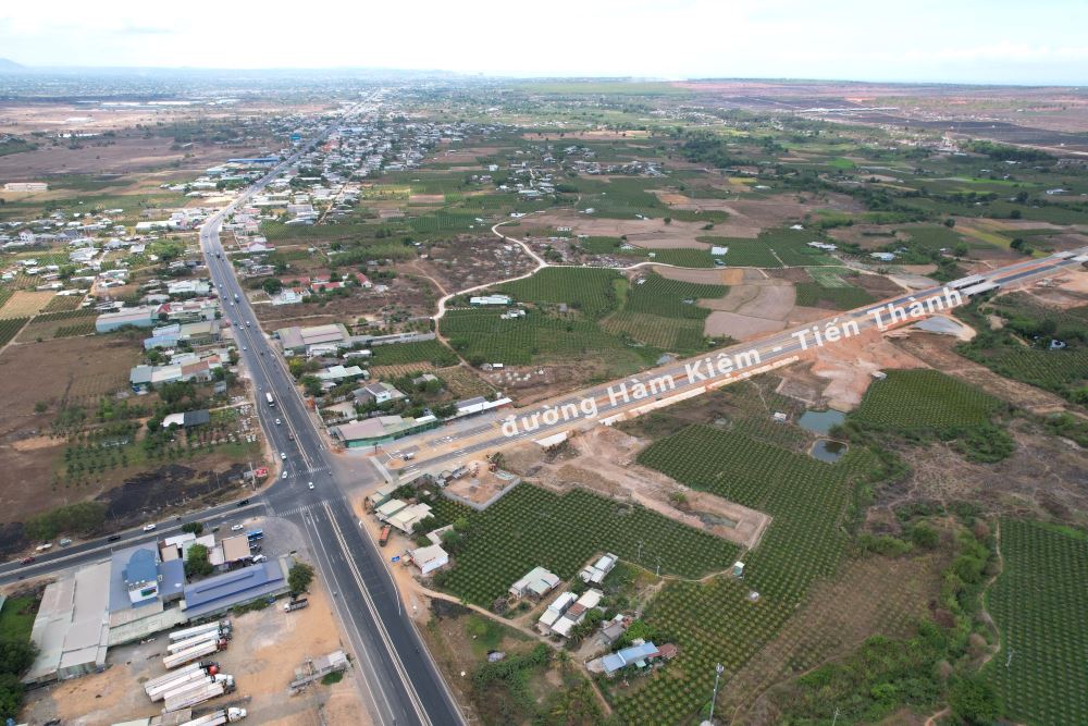 Hiện nay khi đã thông xe kỹ thuật, người dân đi từ cao tốc Phan Thiết - Dầu Giây ra hết đường dẫn, gặp Quốc lộ 1 và đi thẳng đường này đến các khu du lịch, các resort phía Nam TP Phan Thiết, đi Mũi Kê Gà, La Gi và xuống Bà Rịa - Vũng Tàu theo cung đường ven biển.