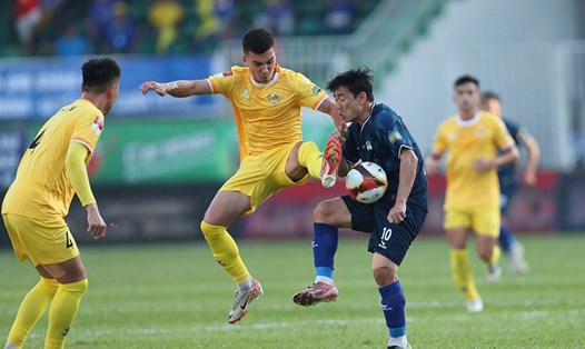 Quảng Nam vs Hoàng Anh Gia Lai là cặp đấu đáng chú ý giữa 2 đội đang ở nhóm cuối bảng. Ảnh: VPF