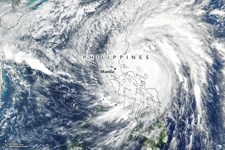 Ảnh vệ tinh bão Vamco ở Philippines, tháng 11.2020. Ảnh: NASA