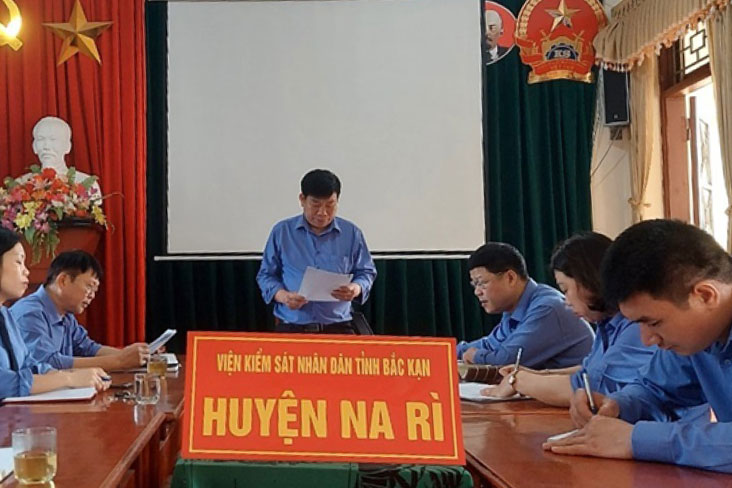 Thanh tra Viện Kiểm sát Nhân dân tỉnh Bắc Kạn kiểm tra công tác phòng, chống tham nhũng năm 2024 tại Viện Kiểm sát Nhân dân huyện Na Rì. Ảnh: Viện Kiểm sát Nhân dân tỉnh Bắc Kạn
