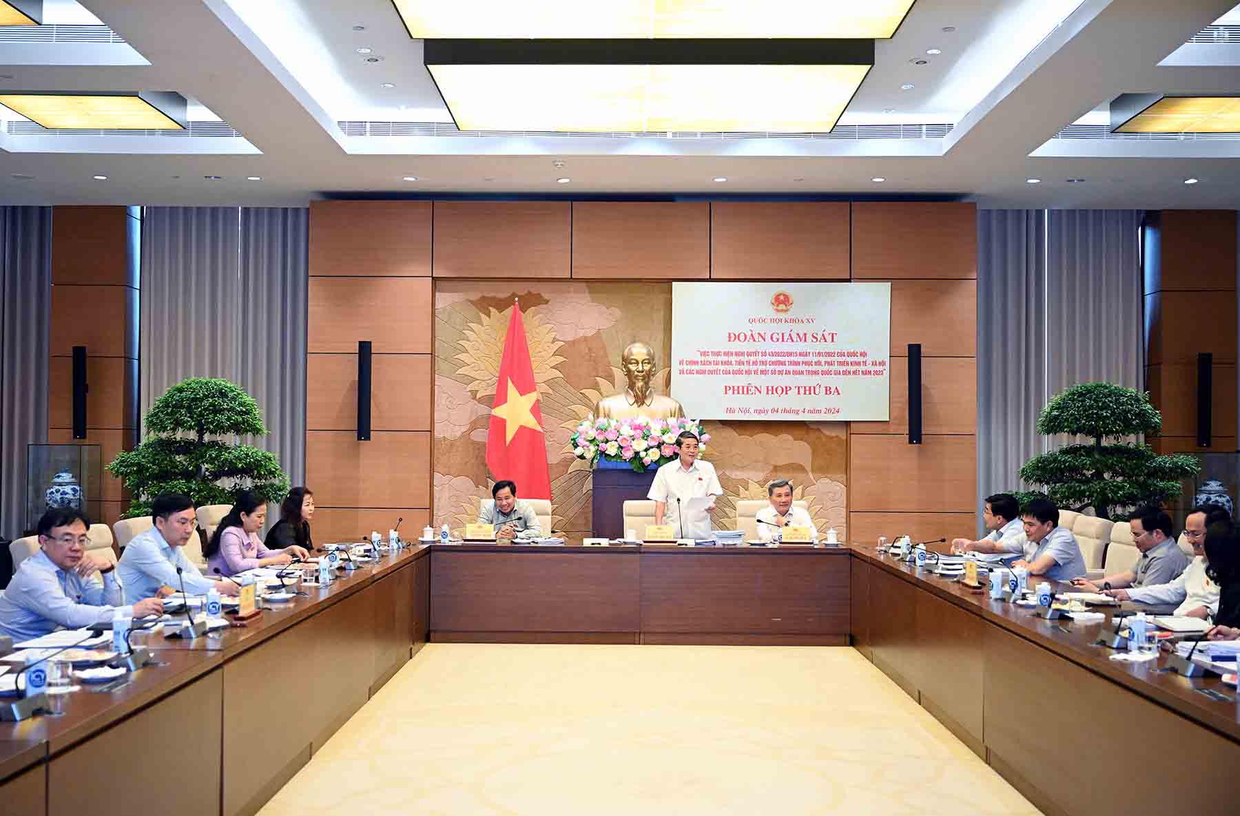 Phó Chủ tịch Quốc hội Nguyễn Đức Hải chủ trì phiên họp của Đoàn giám sát của Quốc hội về thực hiện Nghị quyết số 43. Ảnh: VPQH 