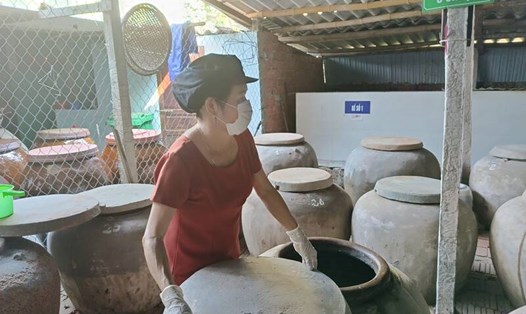 Làng nghề nước mắm 100 năm tuổi ở Quảng Nam phát triển du lịch cộng đồng. Ảnh: Diễm My