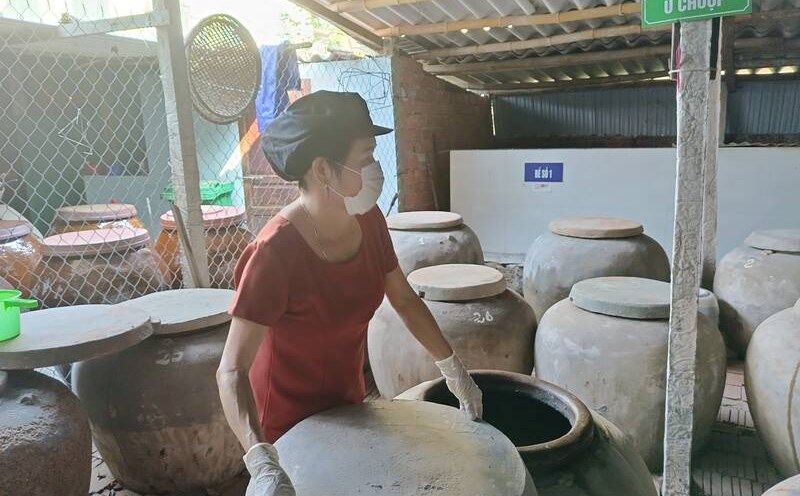 Làng nghề nước mắm 100 năm tuổi ở Quảng Nam phát triển du lịch cộng đồng. Ảnh: Diễm My