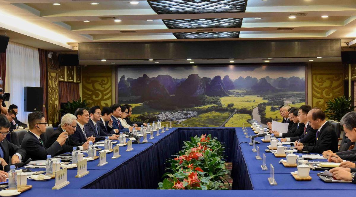 Bộ trưởng Bộ Ngoại giao Bùi Thanh Sơn đề nghị Quảng Tây tạo thuận lợi cho nông sản Việt Nam xuất khẩu sang Trung Quốc. Ảnh: Bộ Ngoại giao