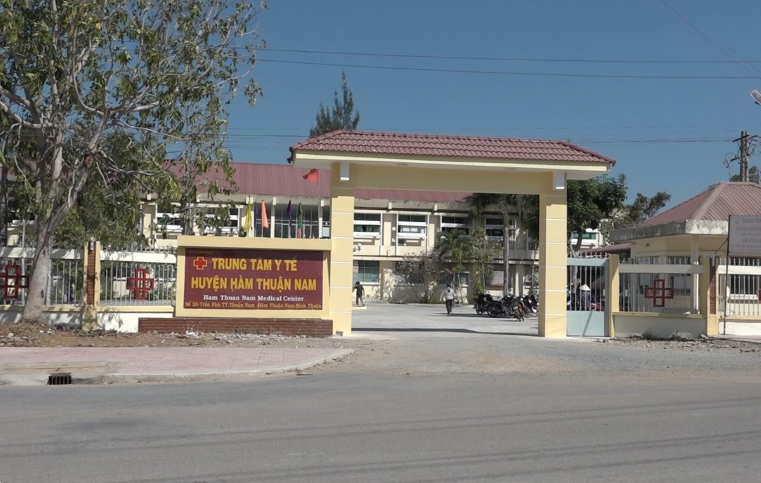 Trung tâm Y tế huyện Hàm Thuận Nam, Bình Thuận đã tiến hành điều tra dịch tễ. Ảnh: Duy Tuấn