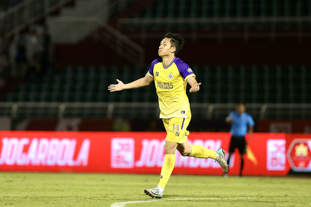 Khi trận đấu chỉ còn 3 phút thi đấu chính thức, Nguyễn Hai Long đã tỏa sáng gia tăng cách biệt lên 3-1 cho Hà Nội FC.