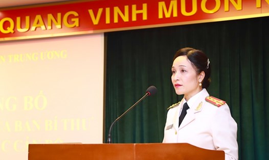 Phó Chủ nhiệm UBKT Đảng uỷ Công an Trung ương Nguyễn Thuý Quỳnh phát biểu nhận nhiệm vụ tại buổi lễ. Ảnh: Q. Vinh