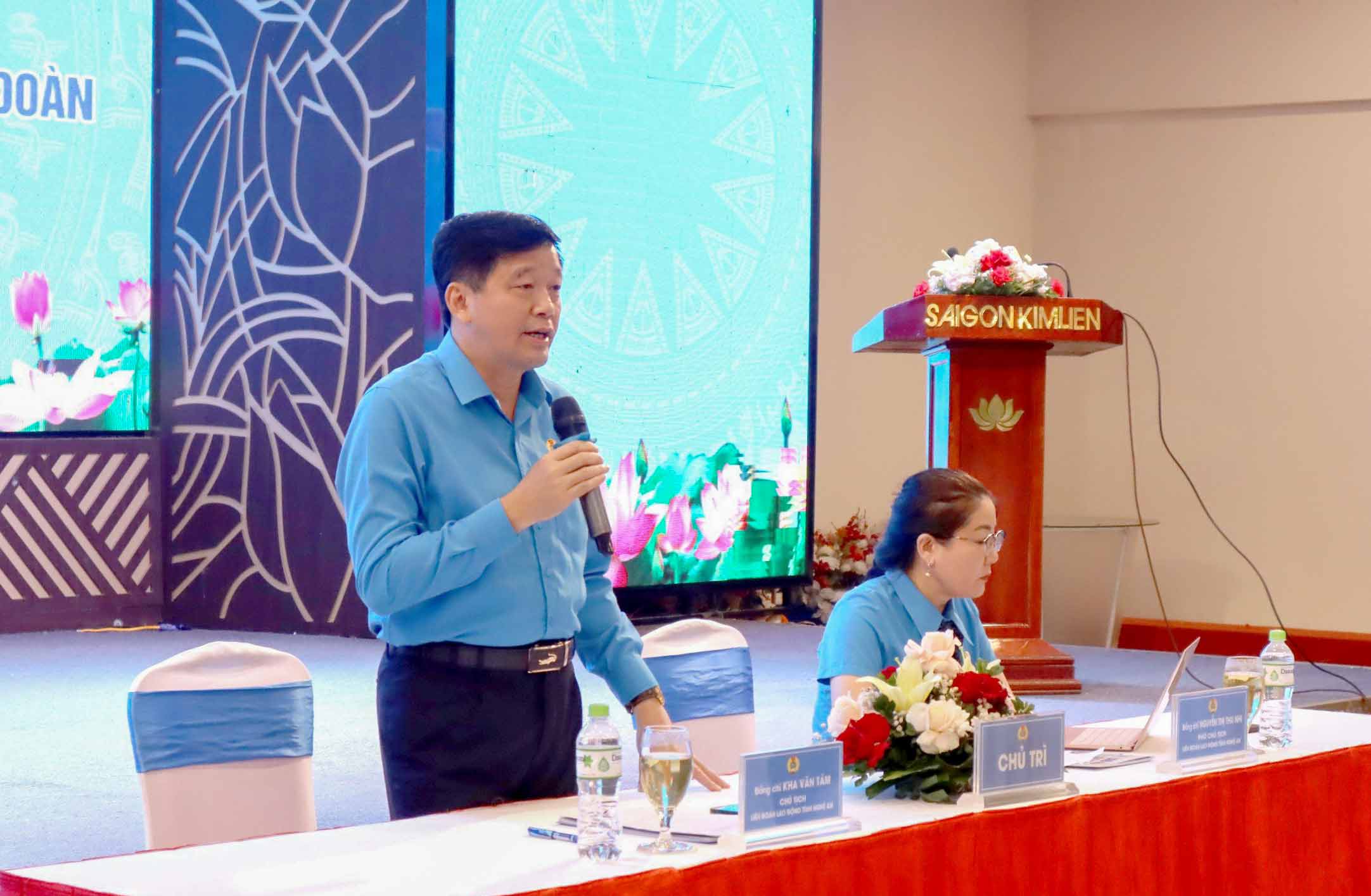 Ông Kha Văn Tám - Chủ tịch Liên đoàn Lao động tỉnh Nghệ An kết luận hội nghị. Ảnh: Duy Chương.