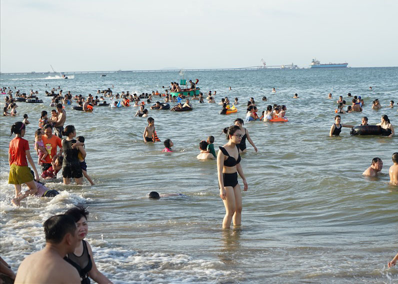 Năm 2024, Cửa Lò phấn đấu đón 4,15 triệu lượt khách du lịch. Ảnh: Quang Đại