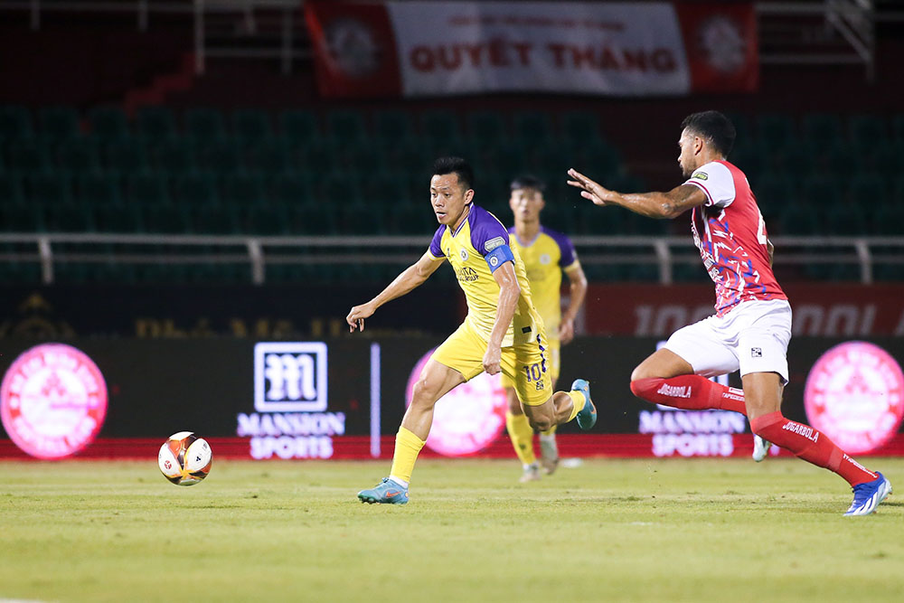 Huấn luyện viên Daiki có nhiệm vụ đưa Hà Nội FC trở lại đường đua vô địch V.League. Ảnh: Thanh Vũ
