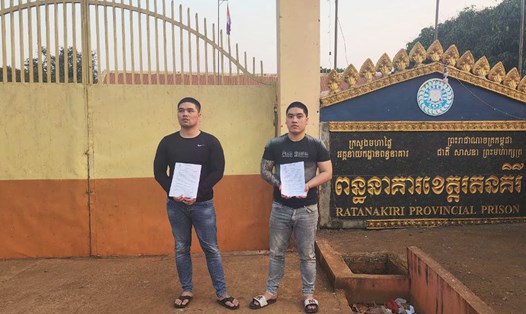 Đối tượng Ngô Quyết Nhu (trái) và Ngô Viết Tiến lẩn trốn sang Campuchia sau khi gây án ở Phú Yên. Ảnh: Công an cung cấp