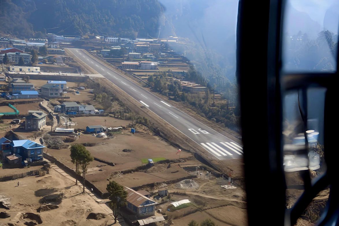 Đường băng tại Lukla, sân bay nguy hiểm nhất thế giới ở Nepal. Ảnh: Nhân vật cung cấp