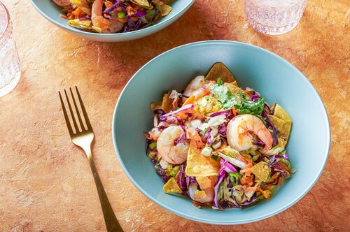 Salad tôm nướng mật ong là món ăn phù hợp thưởng thức vào dịp cuối tuần. Ảnh: Quốc Chung