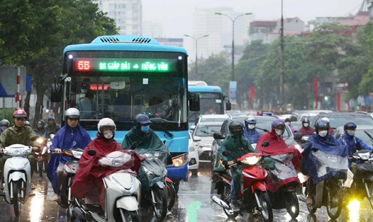 Dự báo khu vực Hà Nội có mưa vài nơi trong ngày mai 6.4. Ảnh: Tô Thế