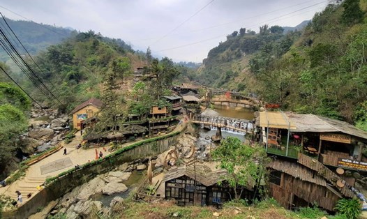 Bản Cát Cát ở Sa Pa được nhiều du khách ghé thăm. Ảnh: Bảo Nguyên